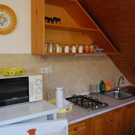 Boroka Apartmanhazak - Fagyoengy House Велем