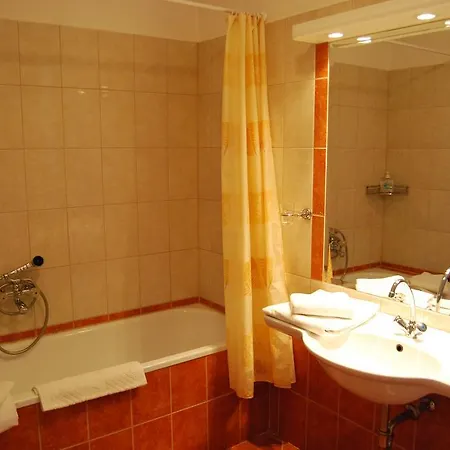 Гостевой дом Boroka Apartmanhazak - Fagyoengy House Велем