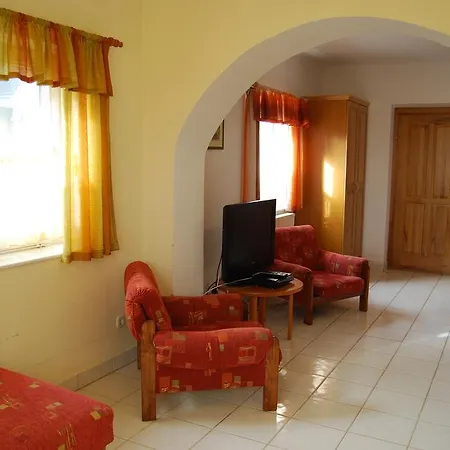 Boroka Apartmanhazak - Fagyoengy House Велем